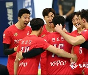 공격성공, 기뻐하는 한국전력 선수들.