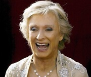 (FILE) USA PEOPLE OBIT CLORIS LEACHMAN