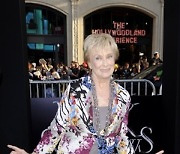 (FILE) USA PEOPLE OBIT CLORIS LEACHMAN