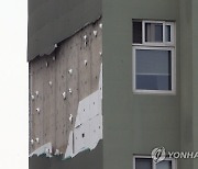 강풍에 손상된 동해안 호텔 외벽