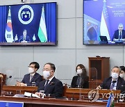 화상 정상회담 참석한 서훈-홍남기-강경화