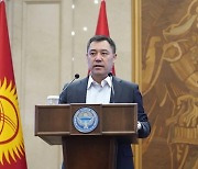 키르기스스탄 좌파로프 대통령 취임..'감옥에서 권좌로'(종합)