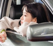 이소희, 카더가든 '아무렇지 않은 사람' MV 출연..싱그러운 매력 발산