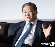[인터뷰]① 소강석 한교총 회장 "코로나19 극복하는 퍼스트 펭귄 되자"