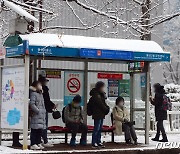 '눈 내린 광주' 14개 버스노선 변경..10개 우회·4개 단축