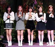 [E포토] 에이프릴, '엄지척 덕분에'