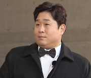 '1박2일 시즌4' 김선호→라비, 멋짐 폭발 블랙 수트 런웨이