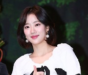 [bnt포토] 에이프릴 나은 '의료진들 엄지 척'