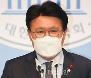 <포토> 황운하 "청와대 하명수사는 허위, 날조. 공수처가 김기현 의혹 재수사 해야"