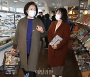<포토> 상생상회 방문한 박영선