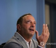 "도와주세요"..미 월가 '공매도의 전설', 개미군단 리더에 간청