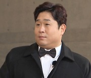 '1박 2일' 김선호, 우월한 기럭지 뽐내며 등장..'완벽한 슈트핏'
