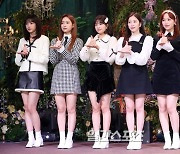 [포토] 에이프릴 '덕분에 세리머니로 피날레'