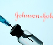 美 제약사 J&J 코로나19 백신, 예방 효과 66%..중증엔 85%
