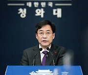 [속보] 靑 "김종인 '北에 원전' 북풍공작..법적 조치"