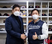 Lotte Giants re-sign veteran slugger Lee Dae-ho