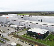SK Innovation vows $1.1 bn on 3rd Hungary battery plant, ends ¡®20 with largest loss
