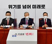 야당 지지율, 부산 이어 서울서도 뒤집혔다..단일화 갈등에 '위기'