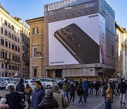 '갤럭시S21' 전 세계 60개국 출시.."아이폰 12 나와"