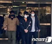 여성만 골라 뒤통수 '퍽'..강남역 '묻지마 폭행' 20대男 구속