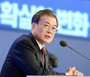 청와대 "김종인 '北원전 이적행위' 발언 묵과 못해.. 법적 대응"