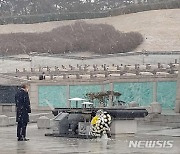 이재명 5·18국립묘지 '조용히' 참배..광주서 1박(종합)