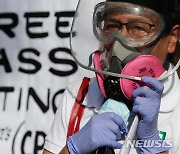 무료 검사, 무료 백신 요구하는 필리핀 시위대