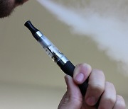 액상형 전자담배 이용자 10명중 8명, "금연구역서 몰래 피워봤다"