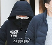 [포토]'추행혐의' 힘찬, 마스크와 모자로 중무장