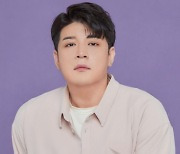 '37kg 감량' 신동, 증명사진 공개 "너무 잘 나와 민망"