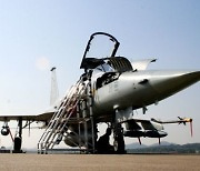 퇴역하는 F-5 전투기.. 미 수출 논의
