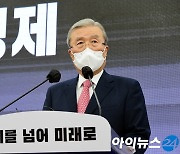 북한 원전문건 대립 격화..김종인 "이적 행위" vs 靑 "법적 대응"