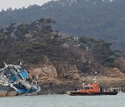 태안해경, 신속한 구조 대응으로 좌초 어선 2척 구조