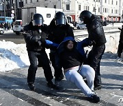 "푸틴은 도둑놈" 러시아서 나발니 석방 시위..261명 구금