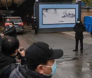 WHO팀, '코로나19 최초 집단감염' 우한 수산시장 조사 시작