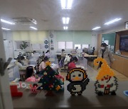 [News Focus] Challenges remain for S. Korea's 2nd school year under pandemic