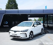 Electric vehicles challenge traditional concept of gas stations