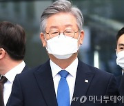이재명, 차기 대선 지지율 첫 30% 돌파..윤석열 17.5%