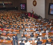 보궐선거 전초전..여야, 2월 '입법 전쟁' 예고