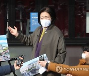 "유리천장 깬 기득권인데"..박영선·나경원 女가점 갑론을박