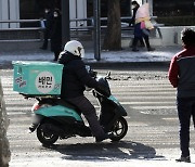 "헬멧 탈모·화물 엘리베이터 탑승 강요"..배달기사들, '갑질아파트' 76곳 공개