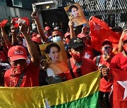 유럽도 미얀마 軍 쿠데타 강력 규탄.."수치 즉각 석방하라"