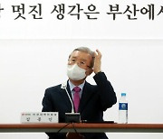 부산 간 김종인 "가덕신공항 적극 지지..한-일 해저터널 검토"