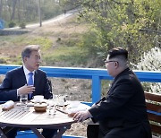 "김정은에 USB 전달은 했지만.." 격화된 북한 원전 논란
