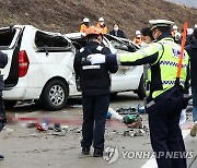 일용근로자 탄 승합차 뒤집혀 7명 사망.."과속·벨트 미착용"(종합3보)