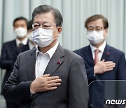 문대통령 "위기 극복, 혁신의 과정 돼야..포용 없이 도약 없어"