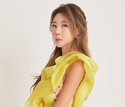 [화보] 허밍베리 윤서하, 늘씬한 몸매로 드레스도 찰떡 소화