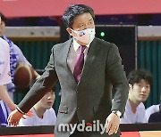 [MD포토] 유도훈 '그게 어떻게 반칙이야'