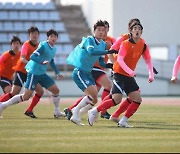 올림픽 축구팀, 대전에 6대 1 대승..프로팀에 4전승