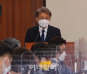[포토]권칠승, '코로나 피해 소상공인 손실보상제 도입 적극 검토'